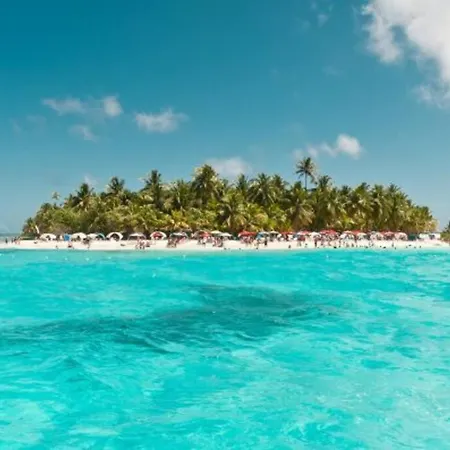 Frente A La Mejor Playa De La Isla: Vista Hermosa San Andres  Exterior photo